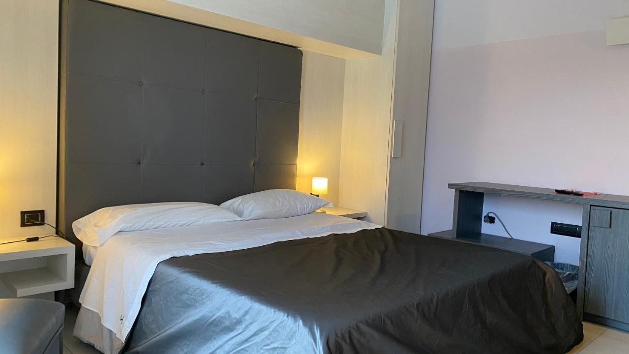 Victoria Hotel Pomigliano d'Arco Dış mekan fotoğraf