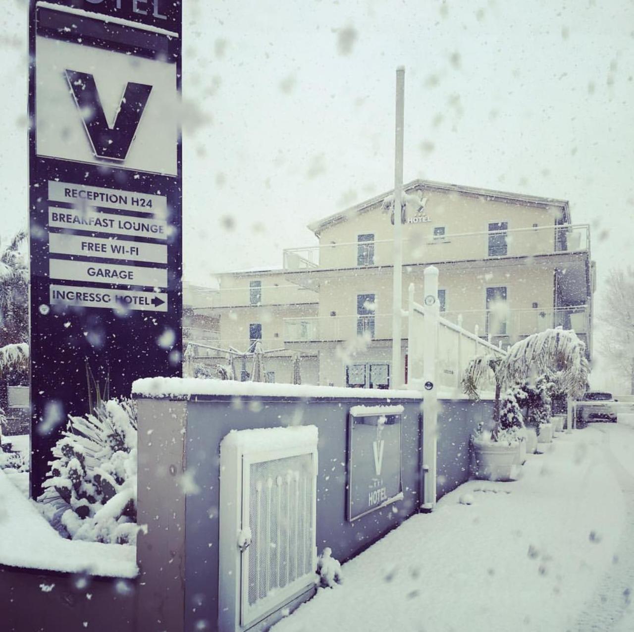 Victoria Hotel Pomigliano d'Arco Dış mekan fotoğraf